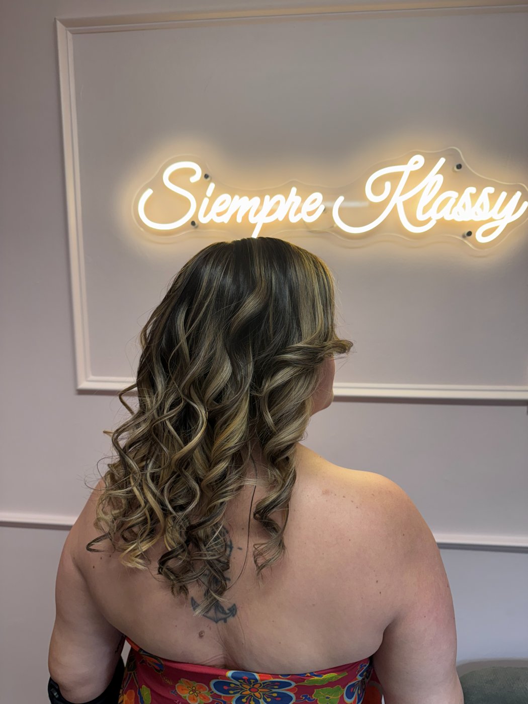 Siempre Klassy neon sign
